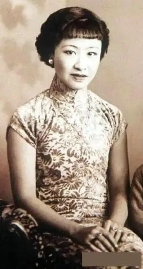1981年的夏天，马未都找溥仪皇帝的妹妹“三格格”鉴赏极品官窑，希望她帮忙掌掌眼