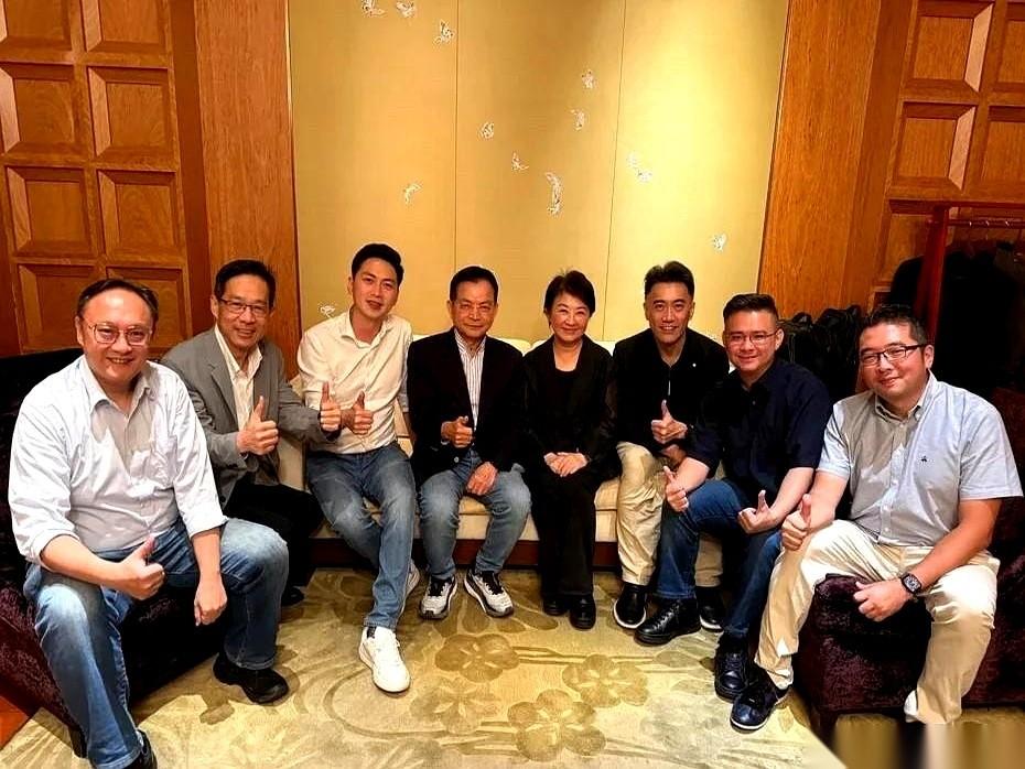 媒体人陈挥文，对着镜头，直接给卢秀燕的表现打了个零分。话音刚落，他紧跟着一句质
