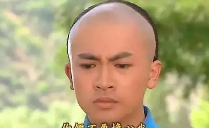 乾隆70岁的时候，特别想念早逝的五皇子永琪，于是翻了永琪生母愉妃的牌子。太监看了