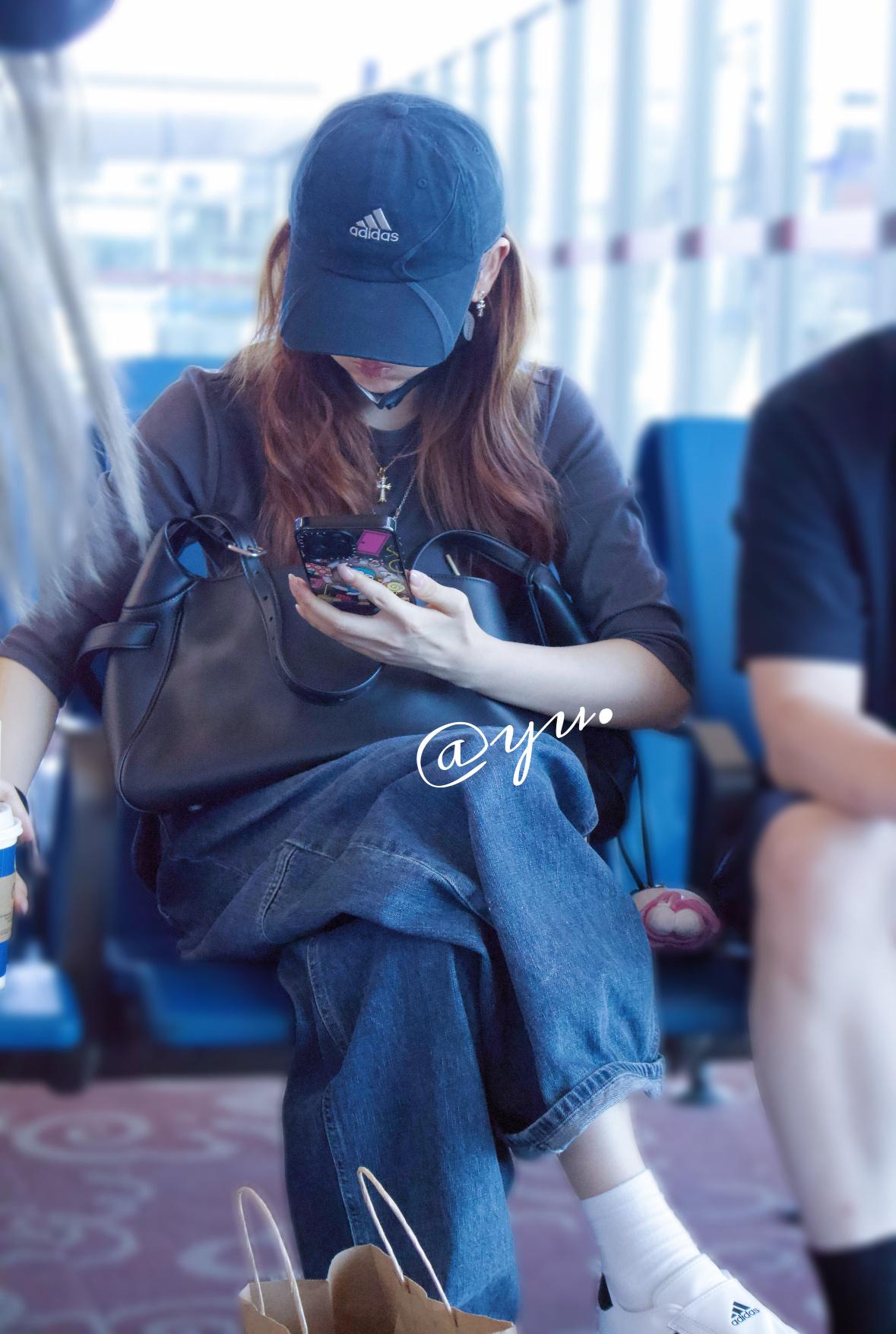 嘟嘟小嘴可爱杨超越ootd​​​