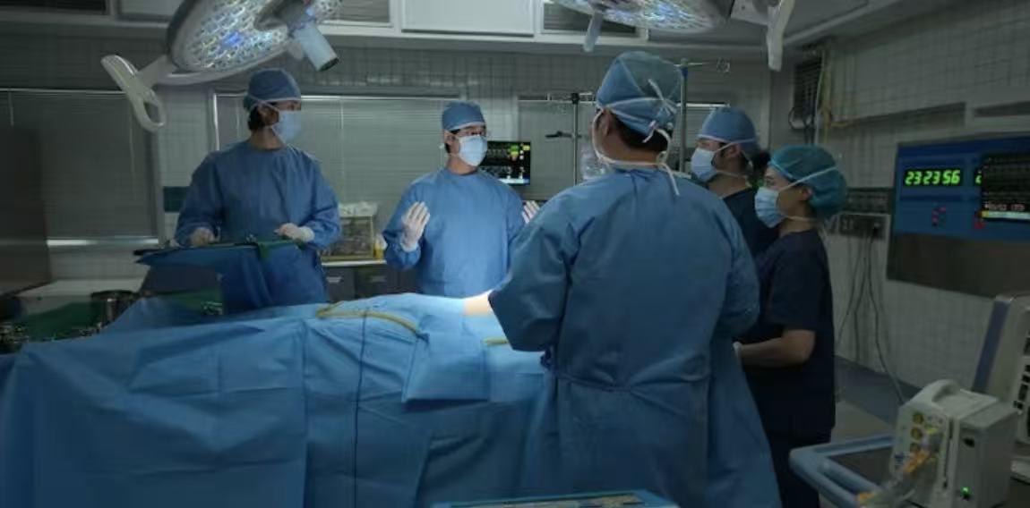 香港高薪抢内地医生最近闹得挺火。2026年3月，香港抛出入门级医生月薪7