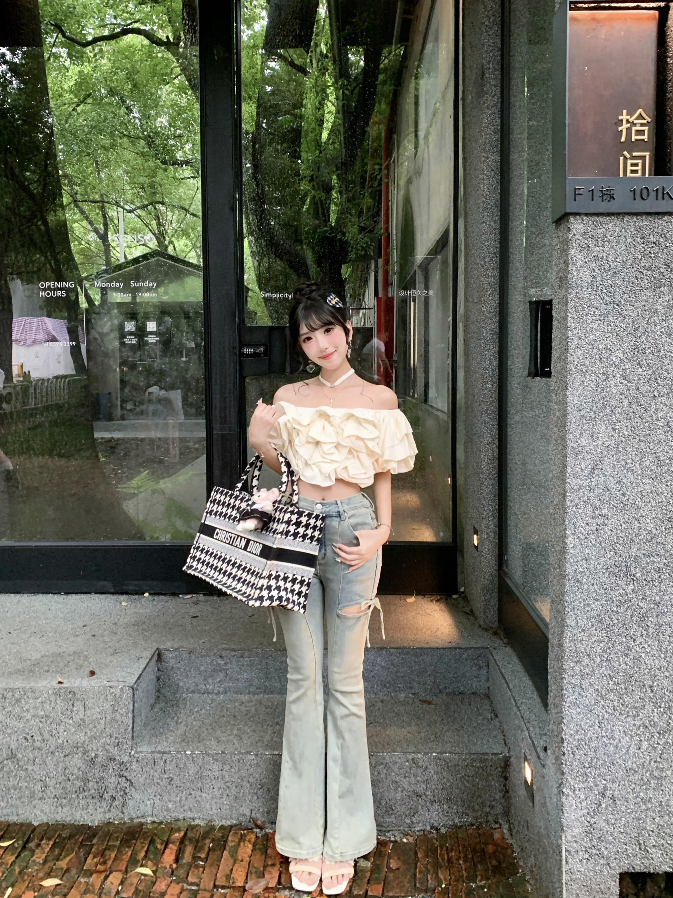 樱花妹都这么会穿的吗🖤…短款上衣搭牛仔裤也太显高啦！