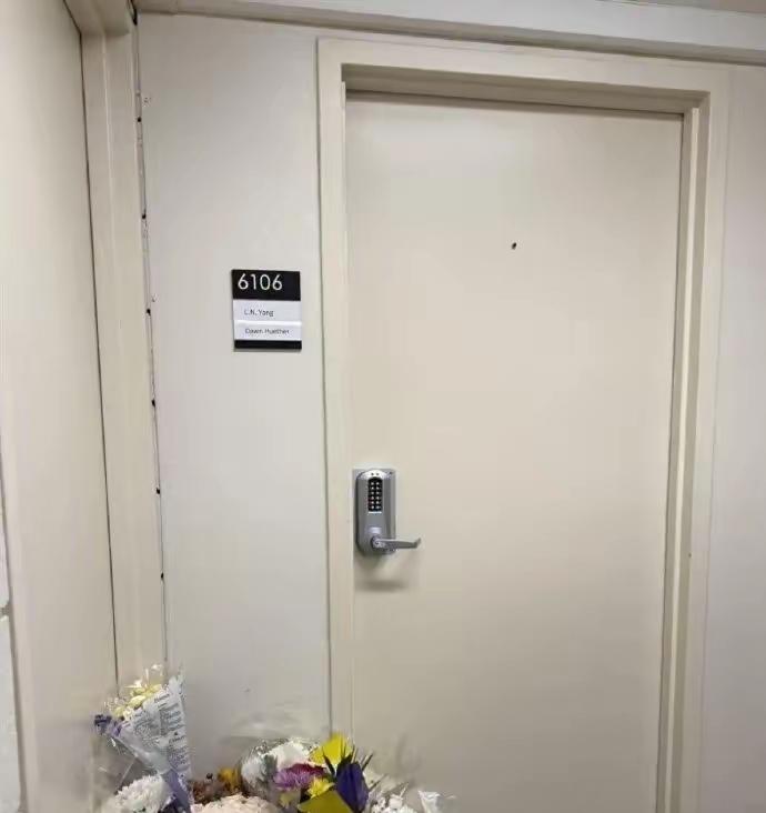 杨振宁院士在美国大学的办公室,Room6106,虽然1999年他已正式退休,