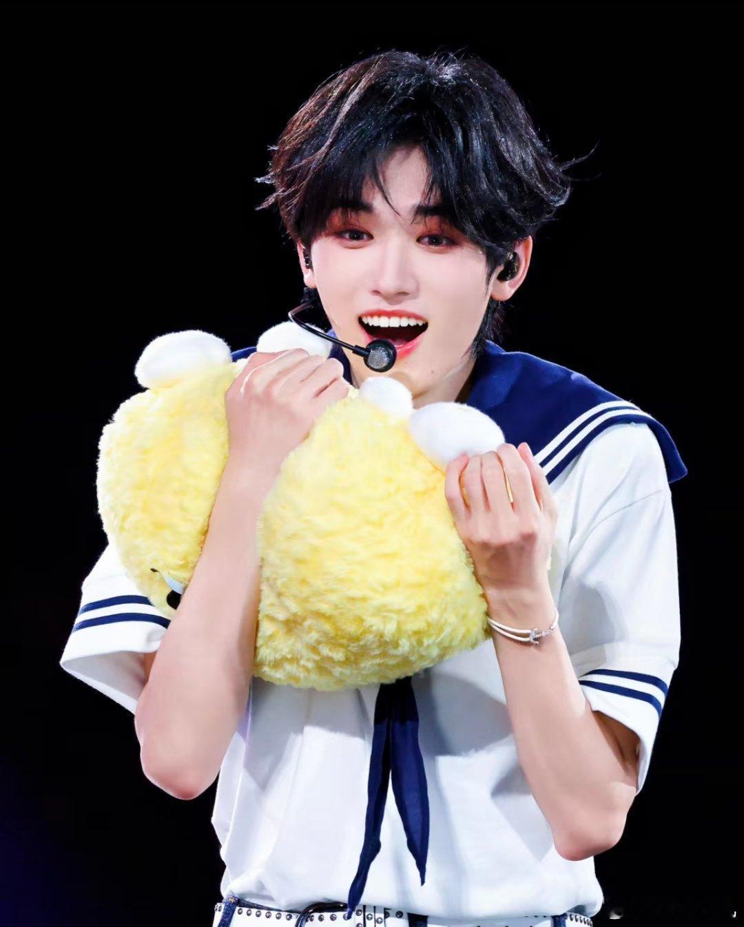 1、彭小冉在《暗河传》里的表演还挺灵的，她签约烨华后，古装资源一下就起来了，她现