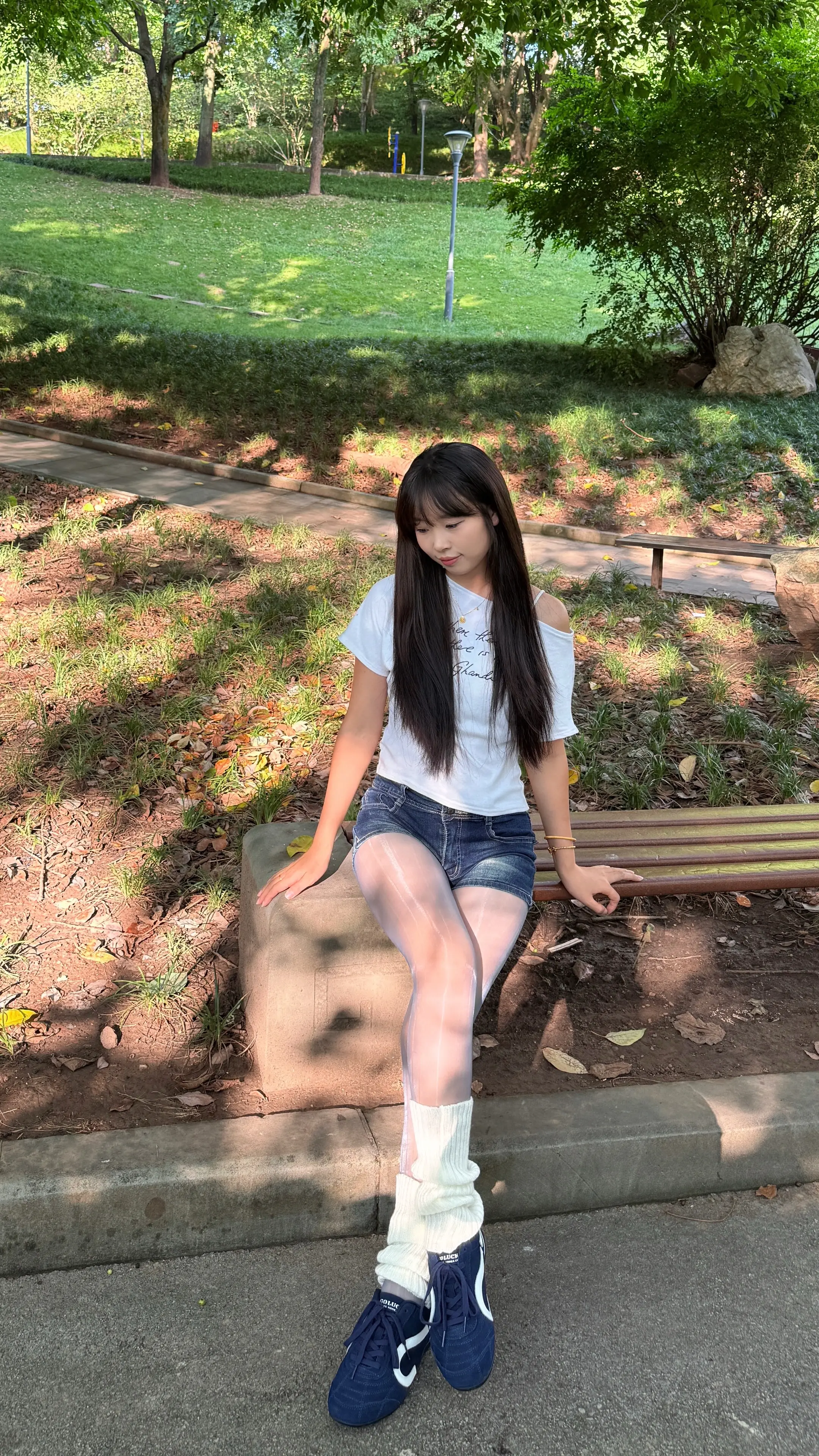 公园少女风 拍照姿势 公园长椅穿搭