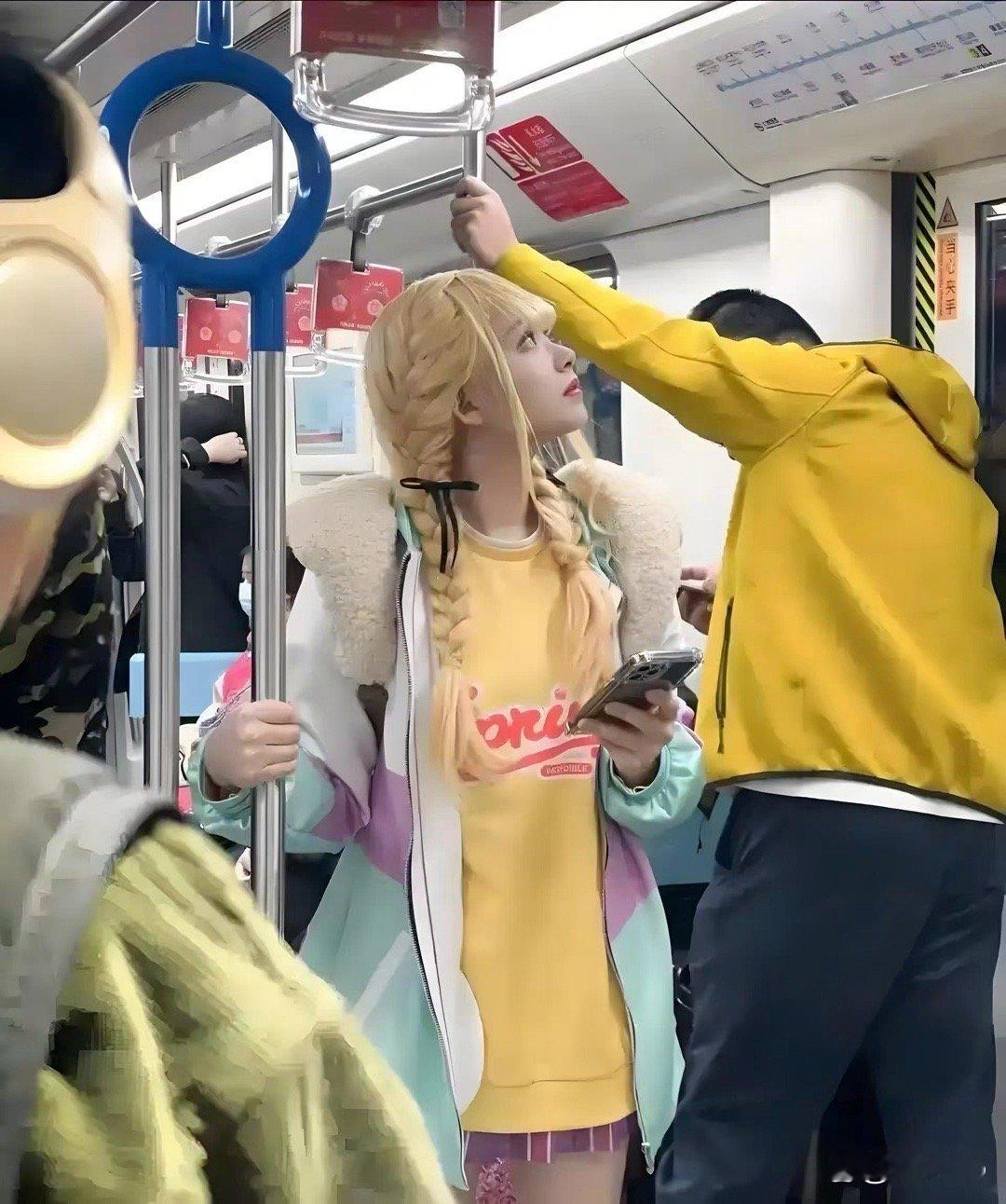 她以为她很时髦吗​​​