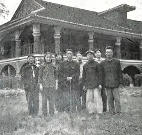 1950年，开国上将杨勇收到一封特殊的来信，内容是：“我还活着，方便给我安排一个