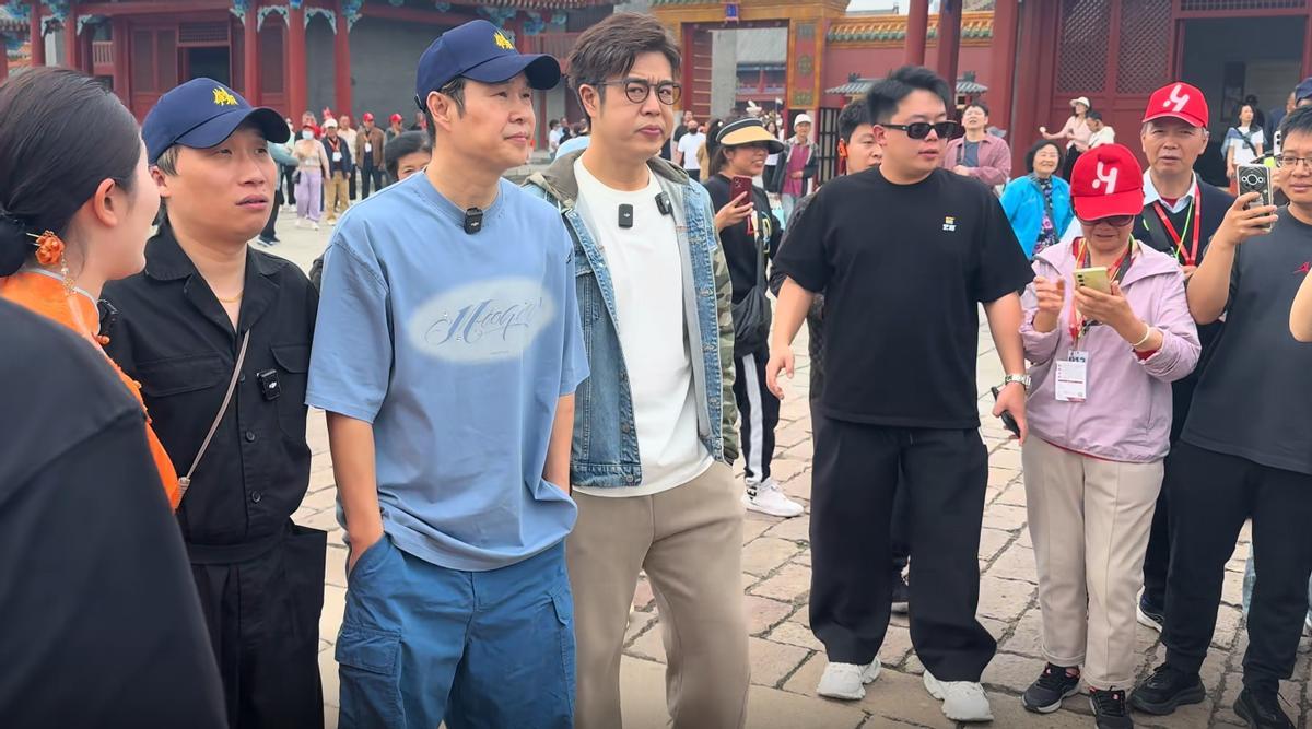 44岁小沈阳被骂上了热搜！5月21日，去故宫带三个保镖清场开道，双手插兜，走起路