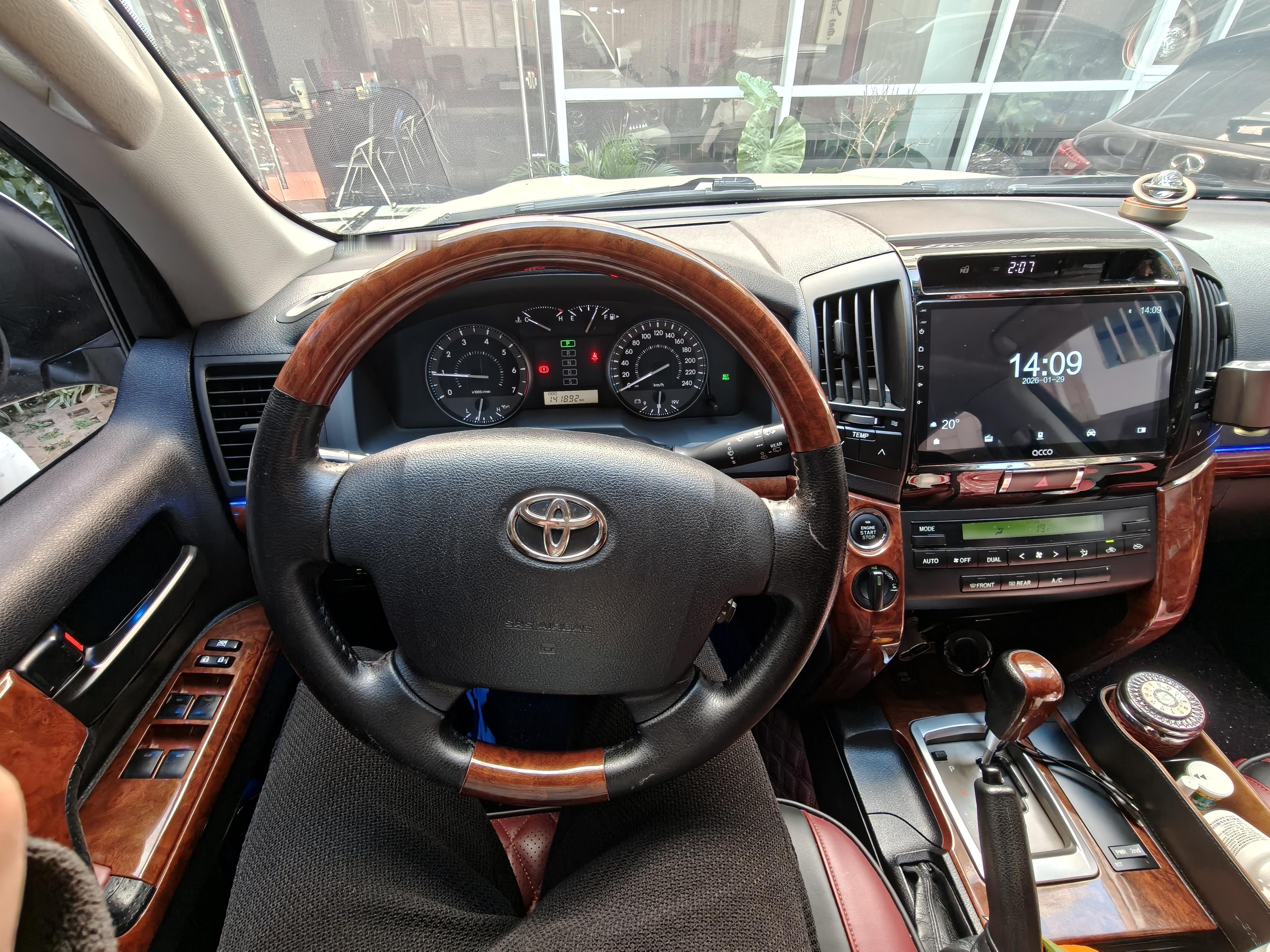 咱们云南老表就得开这种审美的车