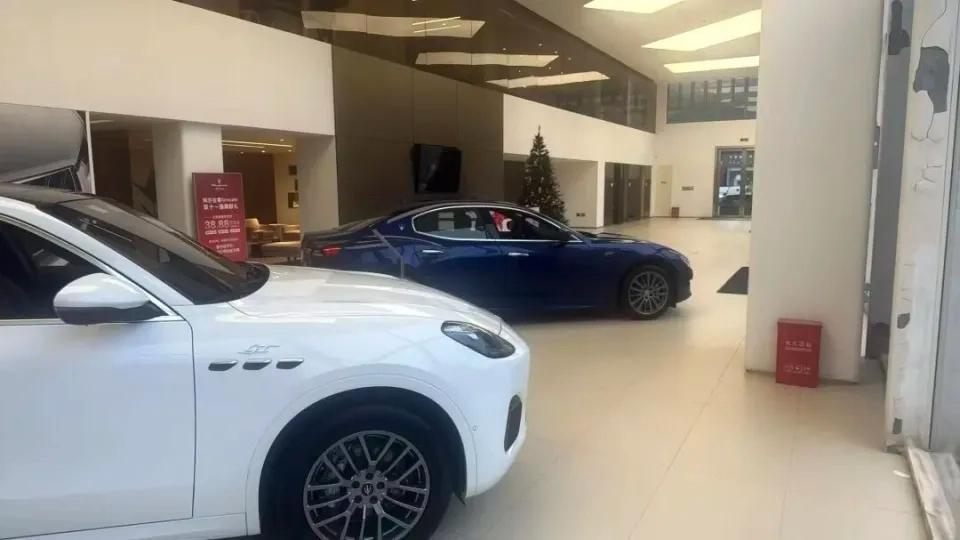 35万提玛莎拉蒂？4S店电话被打爆，这“豪车白菜价”的背后，藏着什么猫腻？最