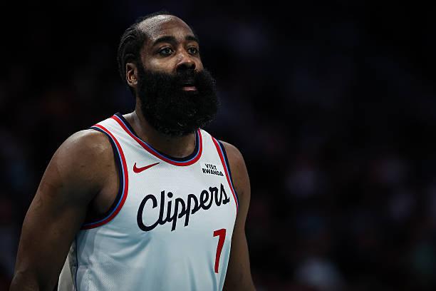 作为曾效力快船的球员，小里弗斯在节目中发表观点：“我父亲执教时期，快船始终保持向