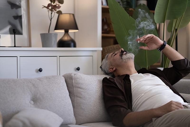 戒烟之后偶尔抽一根，为什么会头晕？之前戒烟近三周，没忍住抽了朋友