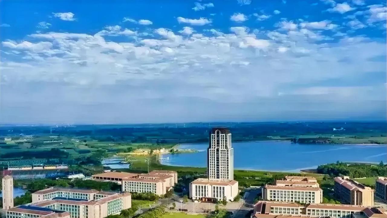 期盼广东也能够开启本科志愿的第四次补录工作！我的一位要好的同学，是湛江某民企本