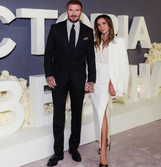 知情人称贝克汉姆夫妇深受打击贝克汉姆遭大儿子控诉，20日消息，贝克汉姆与维多