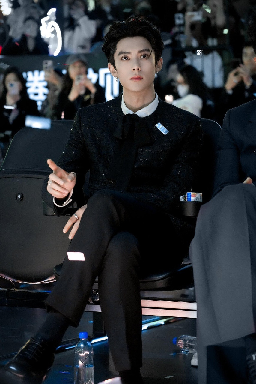 罗云熙王鹤棣Bking大男主微博视界大会是懂观众喜好的！罗云熙的Bking自带