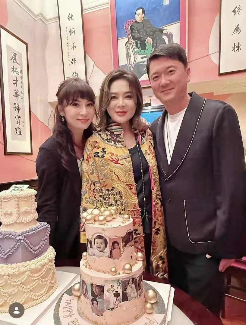 关之琳64岁庆生照曝光，穿搭休闲不失贵气，仍旧美艳动人不显老​​​