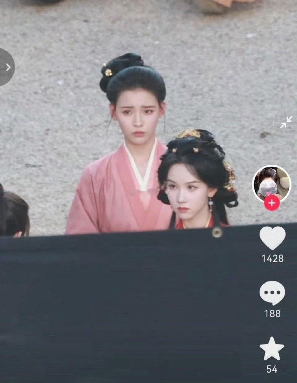 有人知道这个演丫鬟的是谁吗？天呐！！！在陈都灵旁边也不逊色，好美啊