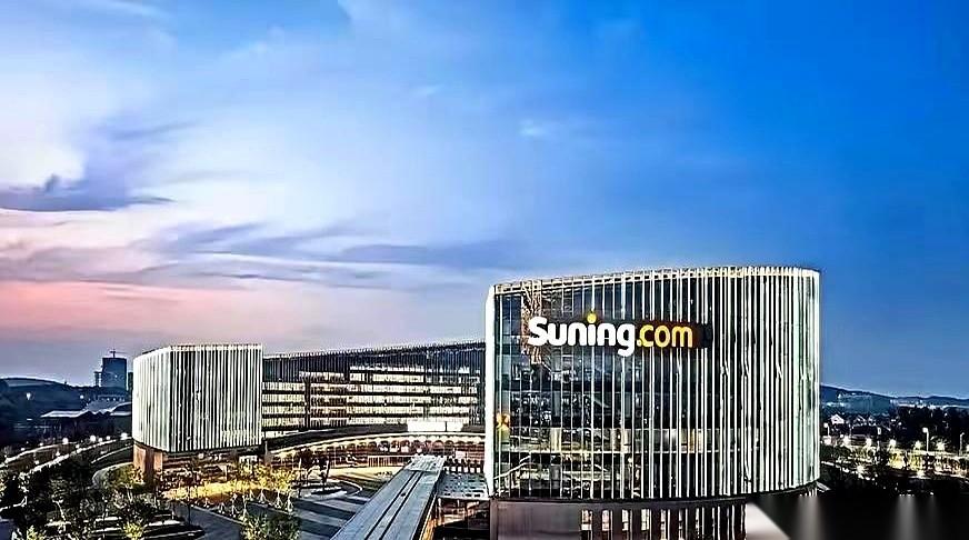 签那个“个人无限连带责任”字的时候，他可能以为自己签的是军令状，是野心，是未来。