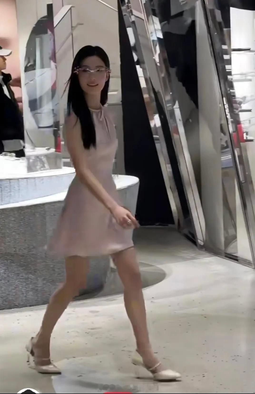 卢昱晓真的很吃妆造吧，最美的时候是小四给她的上官浅！