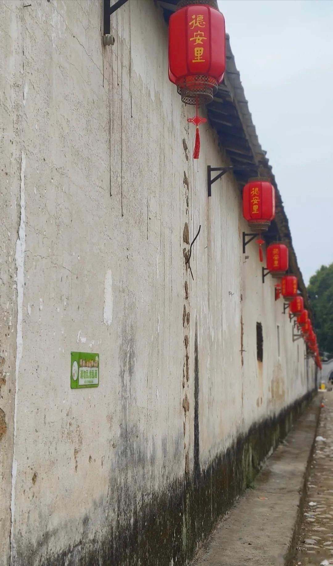 为什么体制内的人都不爱发朋友圈？因为发什么都容易得罪人，引人遐想。·你发放假出去