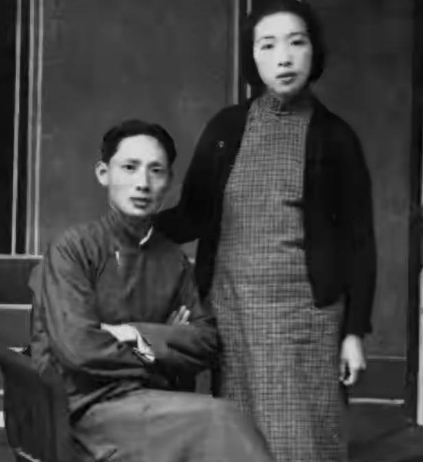 1949年5月3日下午，杭州城内的枪声彻底平息，大街小巷挤满迎接解放军
