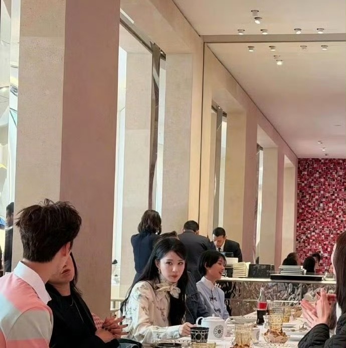 李昀锐王楚然LingOrm一起吃下午茶，几位状态怎么样？