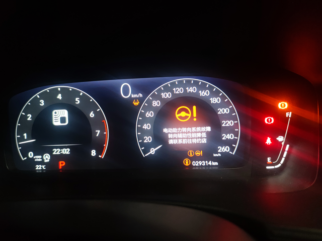 两年半电池就不行了昨天还好好的，停小区里一晚就没电了，故障灯全亮