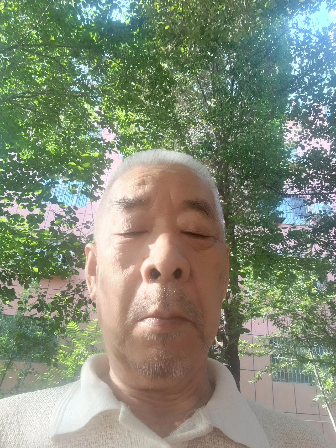 你认同世界只有自己的观点吗自己的观点，如果是人的观点，不是动物的观点。那么，这个