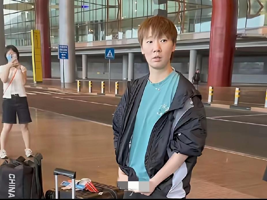 曼昱，好好休息，我们等你❤️刷到消息说，据说王曼昱今天要启程回京了，心里酸