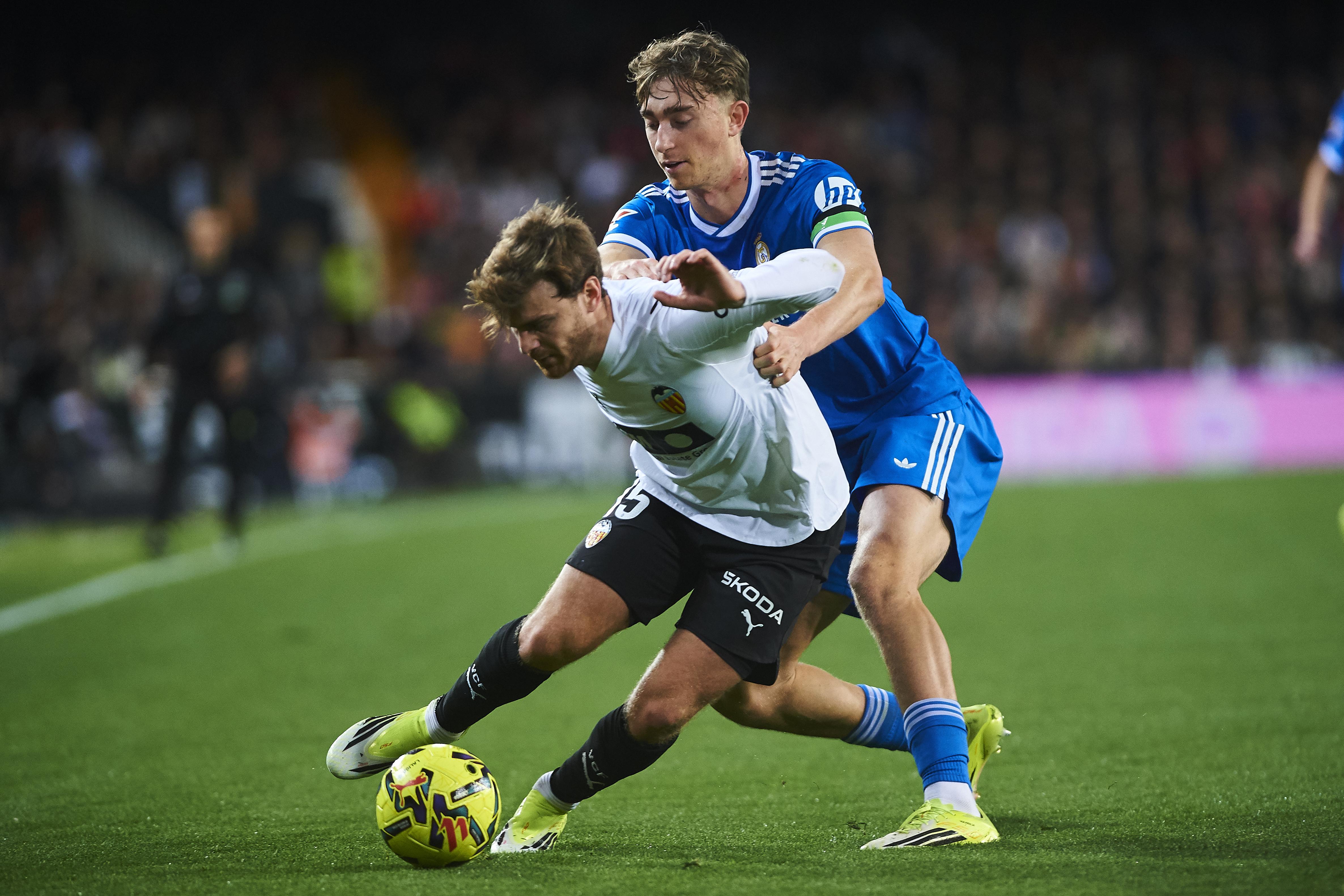 赫伊森vs瓦伦西亚全场数据: 关键传球1, 助攻1, 解围9犯规1