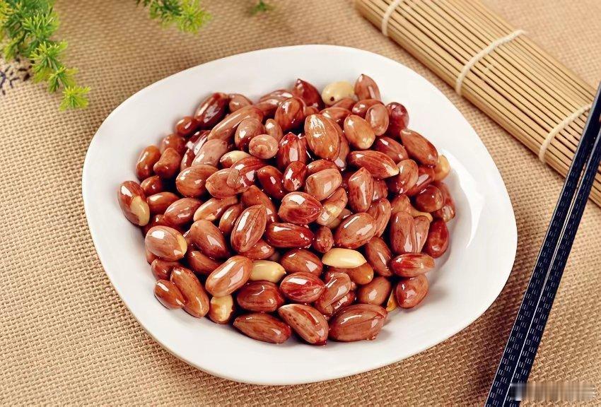 中国四大下酒菜第一个:花生米第二个:拍黄瓜第三个:猪头肉第四个:？？？你