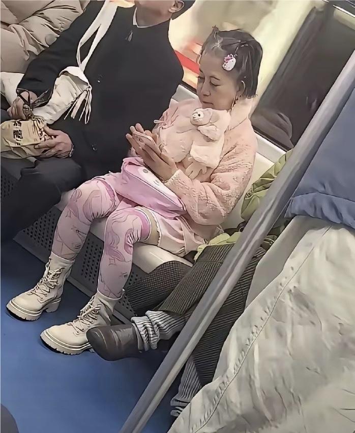 不得不说，这奶奶真可爱[呲牙笑]