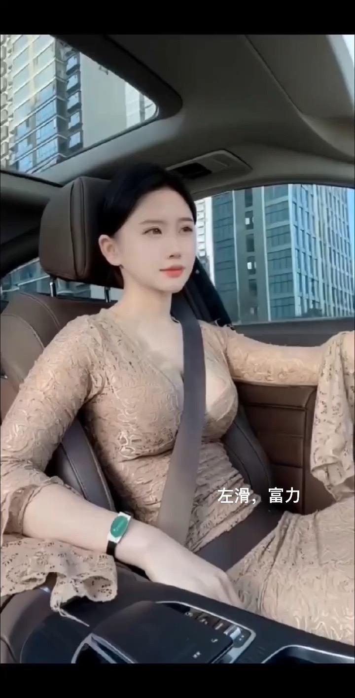 无处安放的大长腿 豪车美女 御姐范儿 是你喜欢的类型 手握方向盘的女孩子