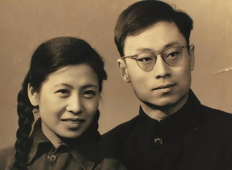 1988年，孙玉芹盯着报纸上"氢弹之父"四个字，心想："原来老头子瞒了半辈子的秘