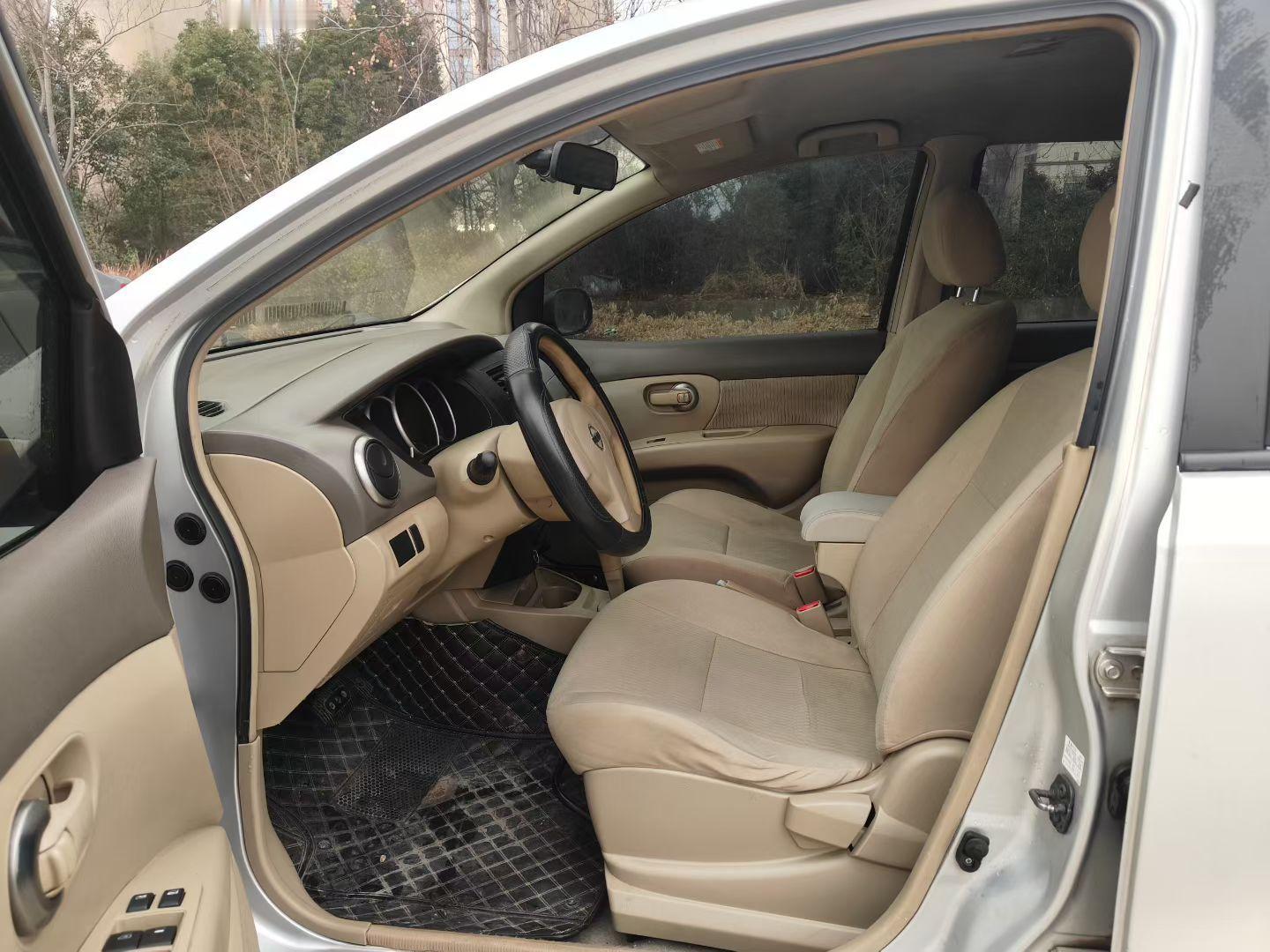 新到10年上牌的日产骊威，1.6自动挡，11万多公里，带大屏导航倒车影像。私家用