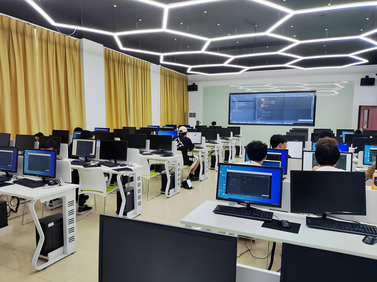 计算机专业选企业，别再死磕大厂了！计算机er找工作，别被“大厂光环”PUA傻了