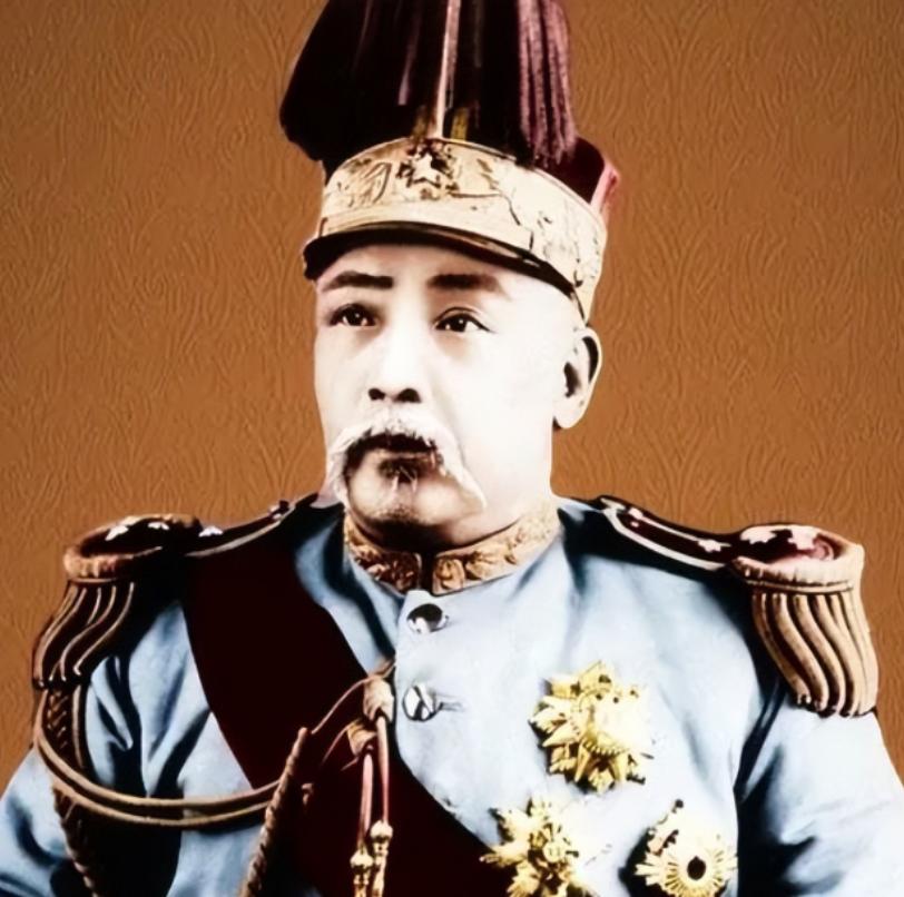 1916年，袁世凯在北京病逝，临终前他对儿子袁克定说，中国的命运掌握在三个人手里