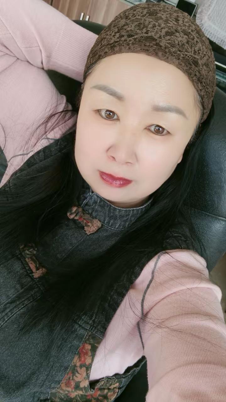女神节到了。祝美女们越来越漂亮！