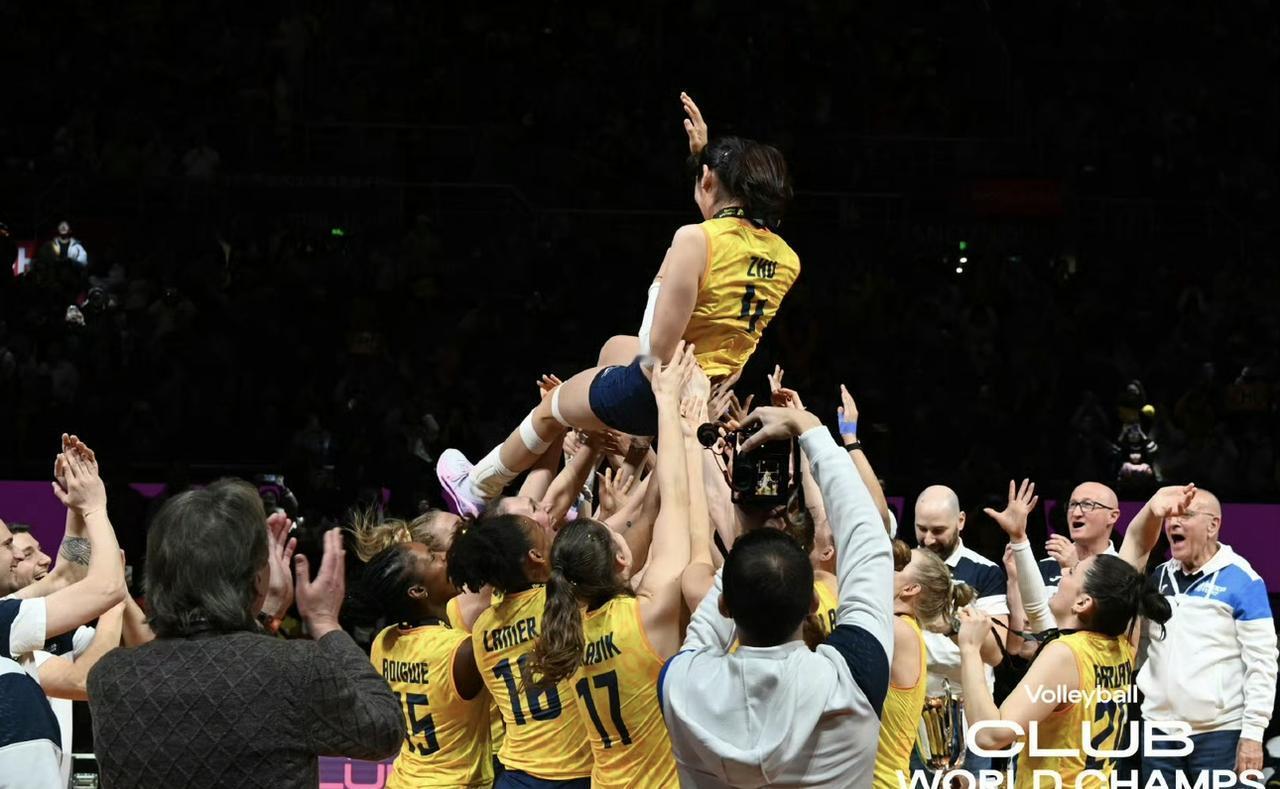 对于朱婷：我有一点“纳闷”！朱婷在土耳其瓦基弗队：教练古德蒂对她特别好，战术