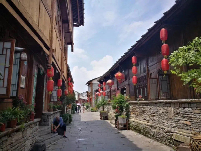 广西·旧州古镇，一带奇峰秀美，山水如画，田园似锦，历史悠久，壮民族民俗风情浓郁，