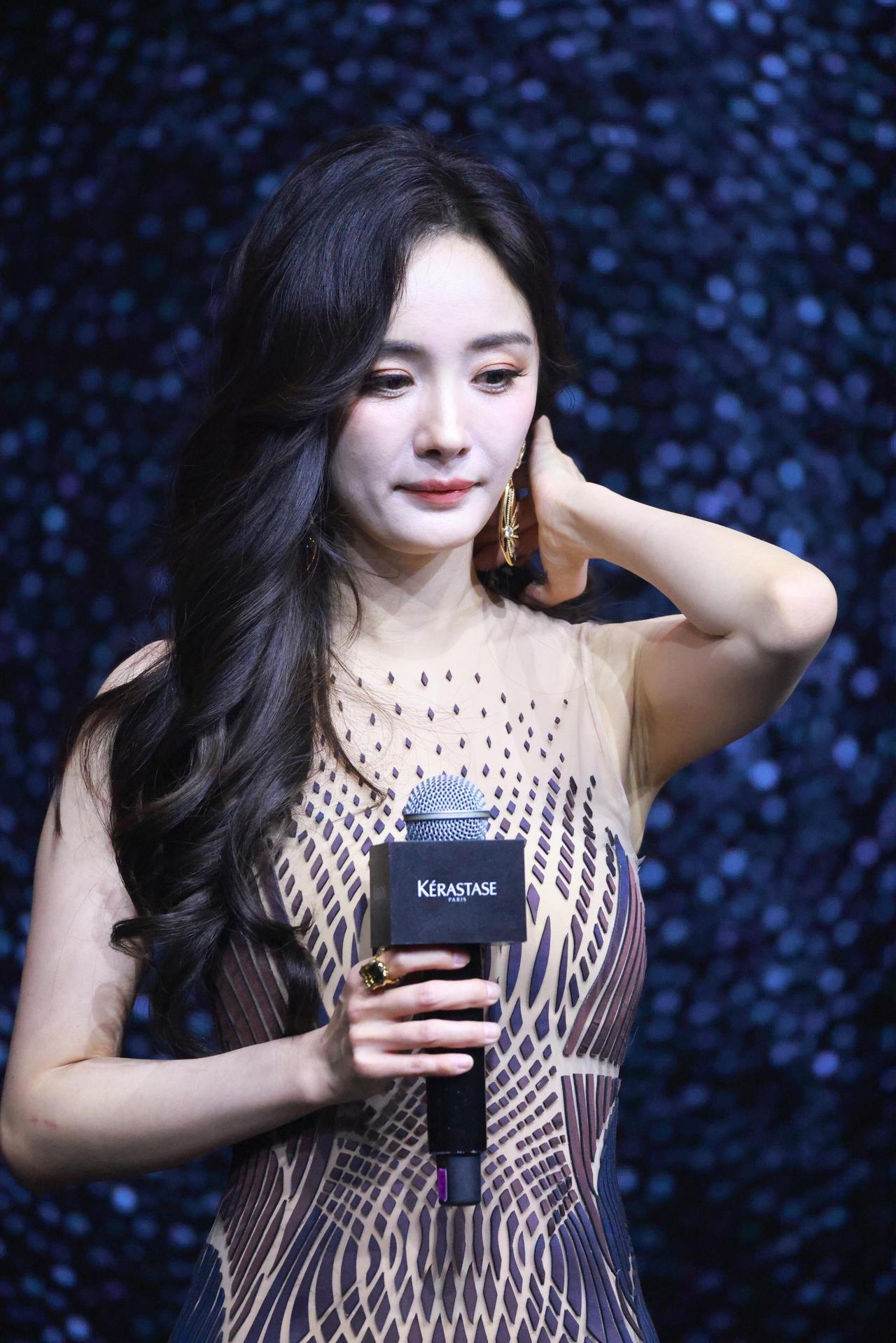 杨幂，好干净的一张脸！杨幂腋下管理这谁顶得住啊干净又卫生