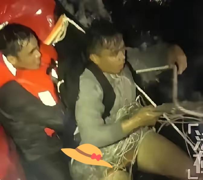 挑衅失败了吧！差点丢了狗命！本来是想像仁爱礁一样，再来一次坐滩黄岩岛，没想到坐深