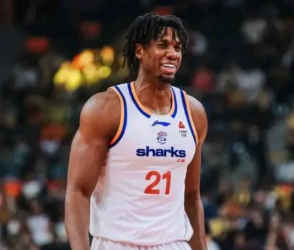 简直降维打击！NBA弃将打成CBA最强外援，他已经36岁高龄了，如今在CBA赛场