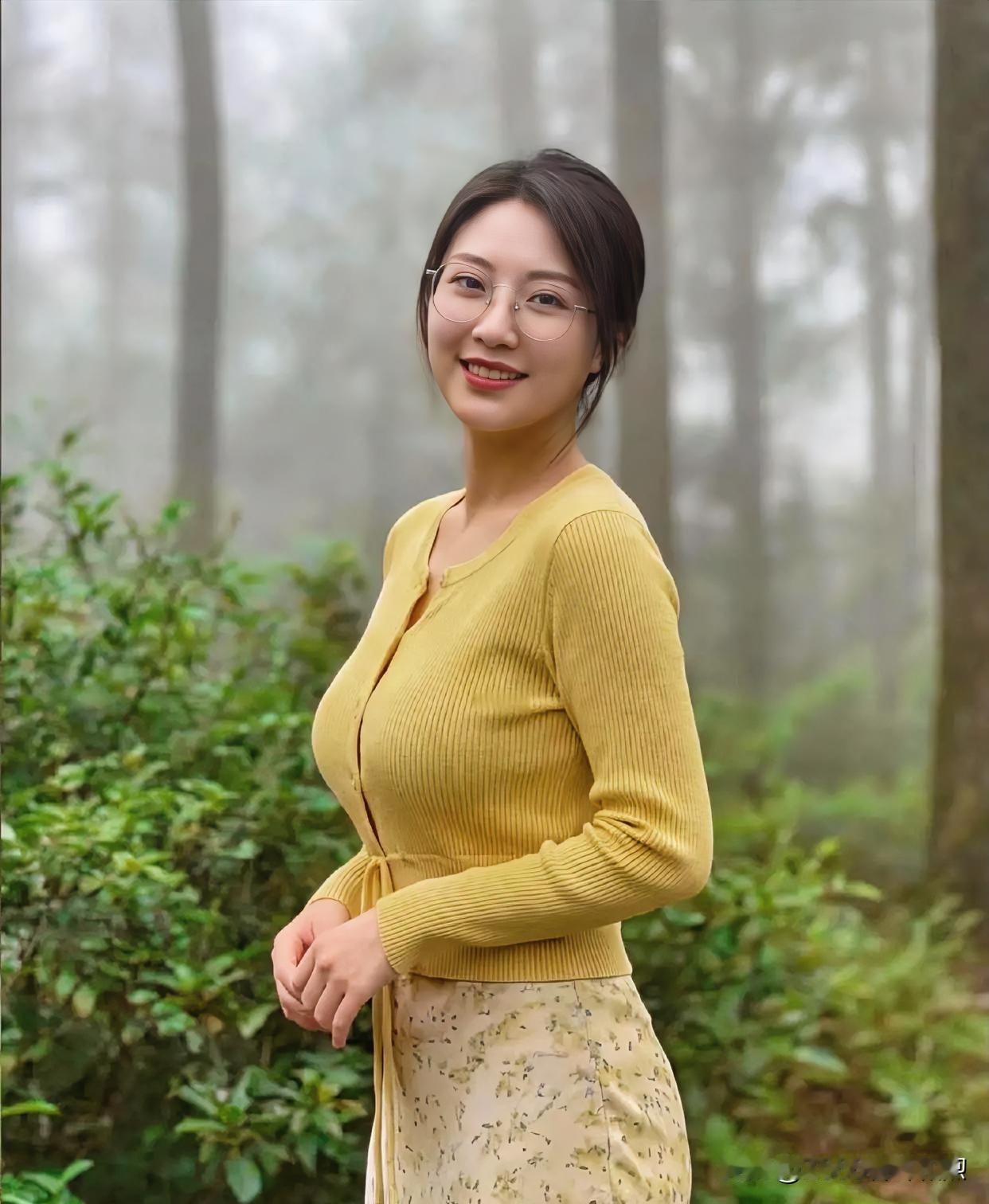 发现美雾霭漫林，笑意温婉，秋色染就一抹柔情。