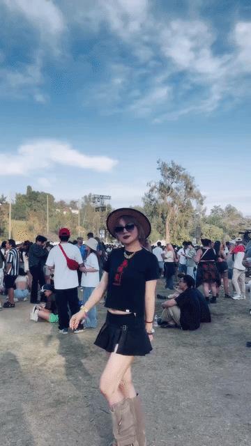 感觉杨天真减肥成功后，芳心大动，整个社交平台的画风都变了，越来越妩媚，感性，有种