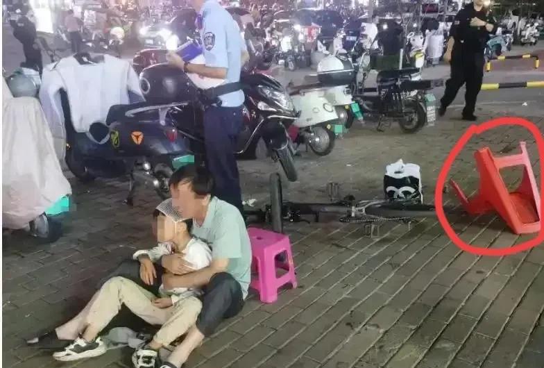 男童妈妈：“拒绝任何道歉！要追究法律责任!”8岁小孩遭醉汉用椅子砸头“要做开