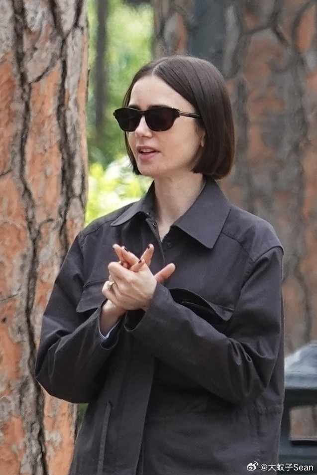 lilycollins莉莉柯林斯和老公CharlieMcDowell在意大利