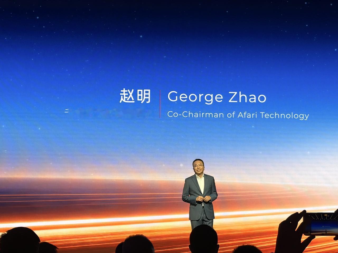 这可能是赵明辞去荣耀CEO之后，第一次以千里科技联席董事长的身份，出现在公开场合