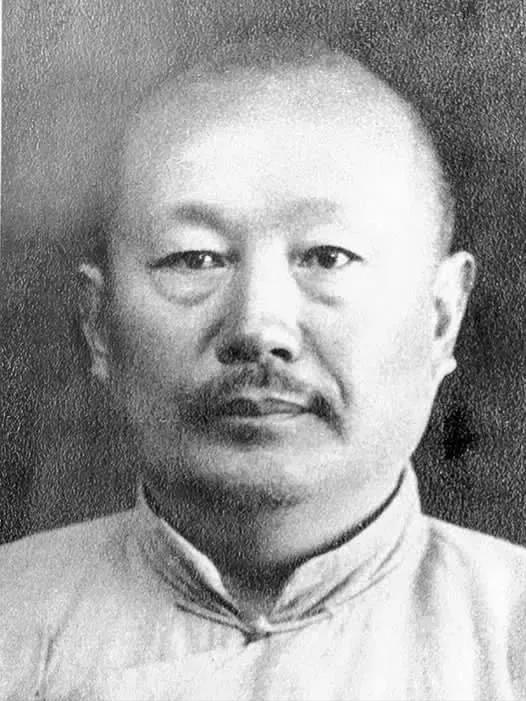 1928年，蒋介石急令范石生逮捕朱德，范石生却当着朱德、陈毅的面，把告密者丁煦击