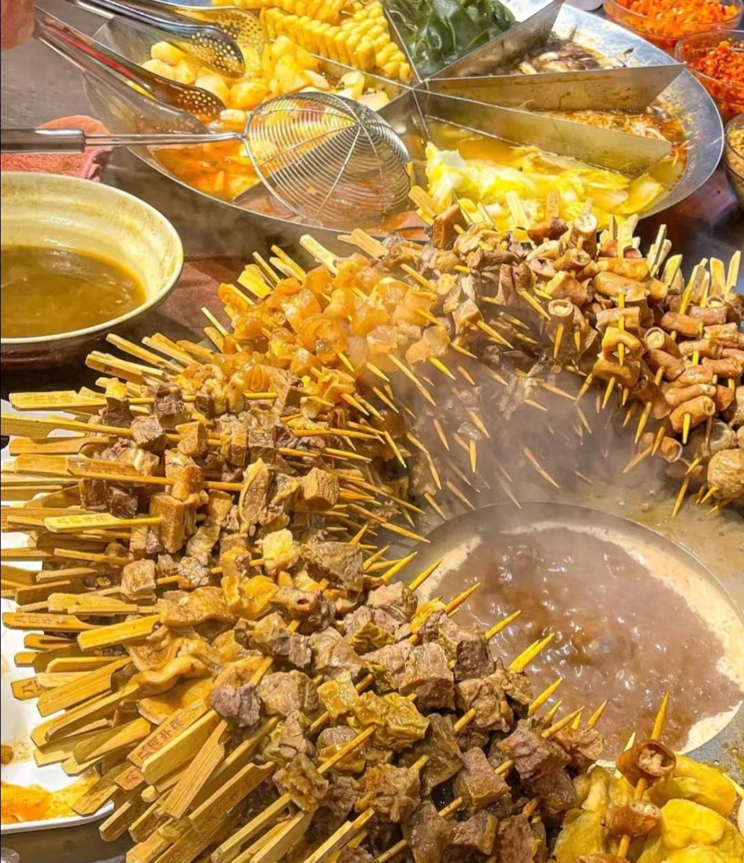 表哥花6000块在广州学的牛杂手艺，跟着老师做时天天卖断货，回高州自己开店却门